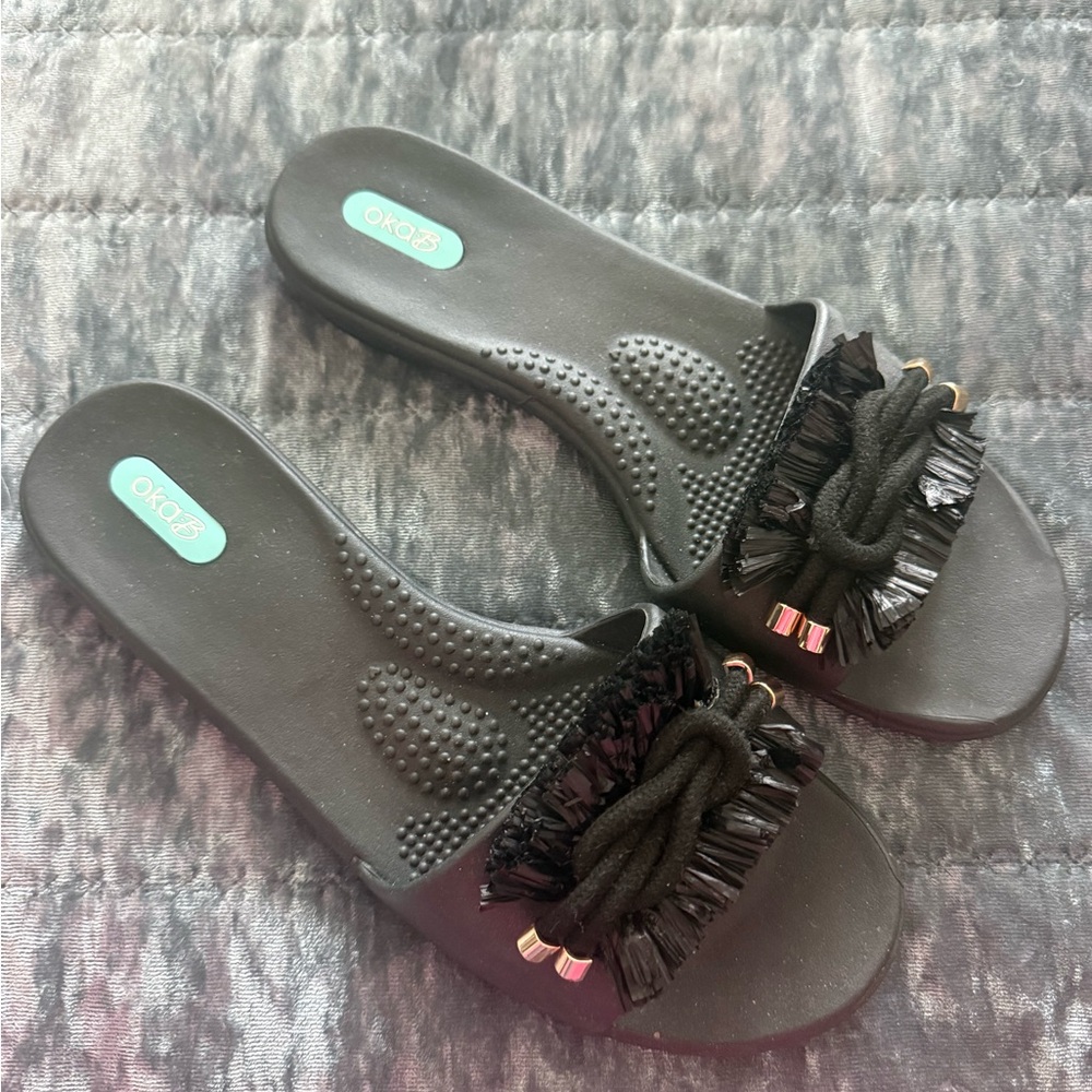NWOT Oka B Black Women's Fringe Slide-ons
